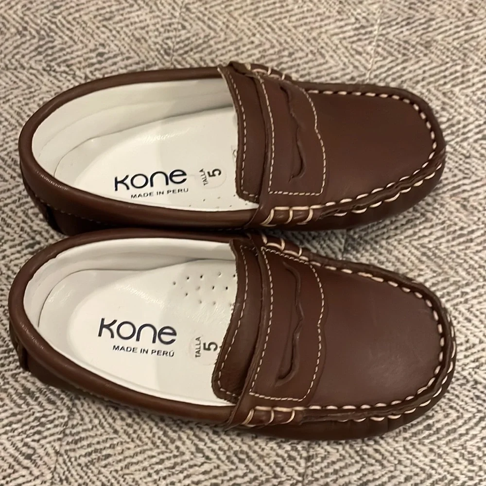 Kone driving moccasins size 5